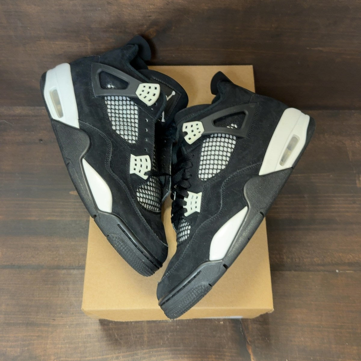 Jordan 4 Retro White Thunder Size 10.5 (Pre-Owned) - Image 2