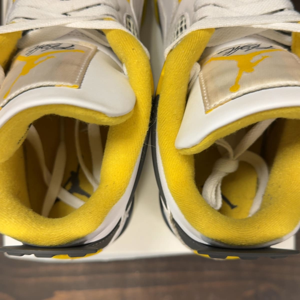 Jordan 4 Retro Vivid Sulfur (Women's) Size 9W (Pre-Owned) - aux
