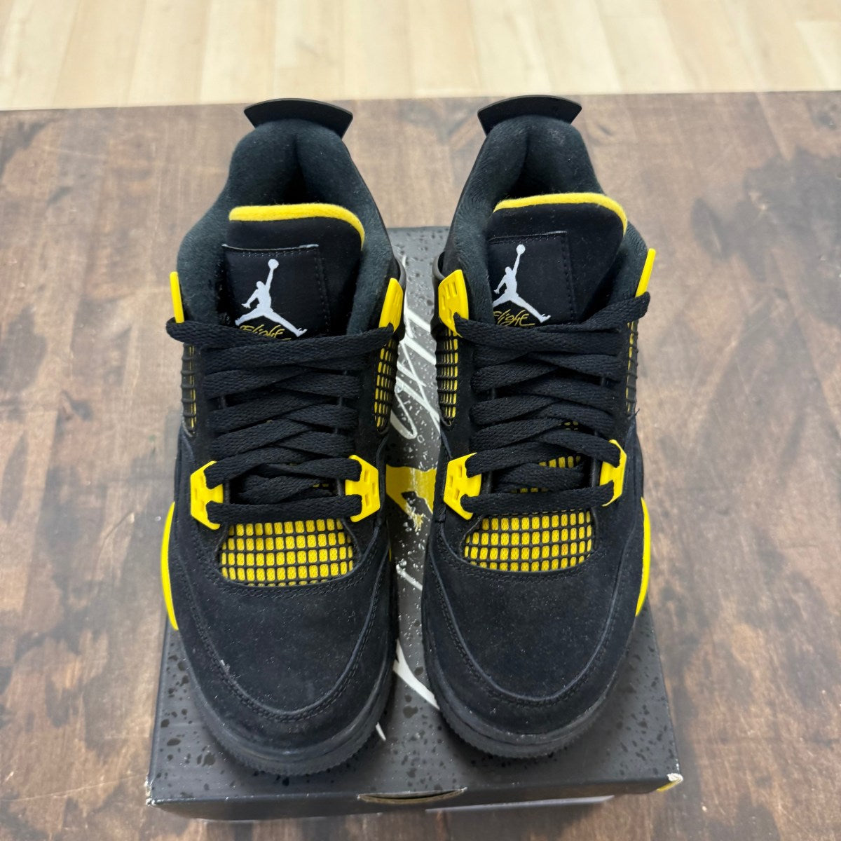 Jordan 4 Retro Thunder (2023) (GS) - Image 2