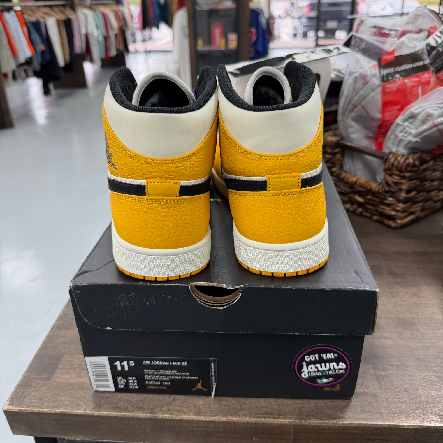 Lakers Jordan 1 Mid SE (USED)