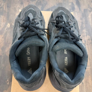 adidas Yeezy Boost 700 V2 Vanta Size 9.5 (Pre-Owned) - Image 3