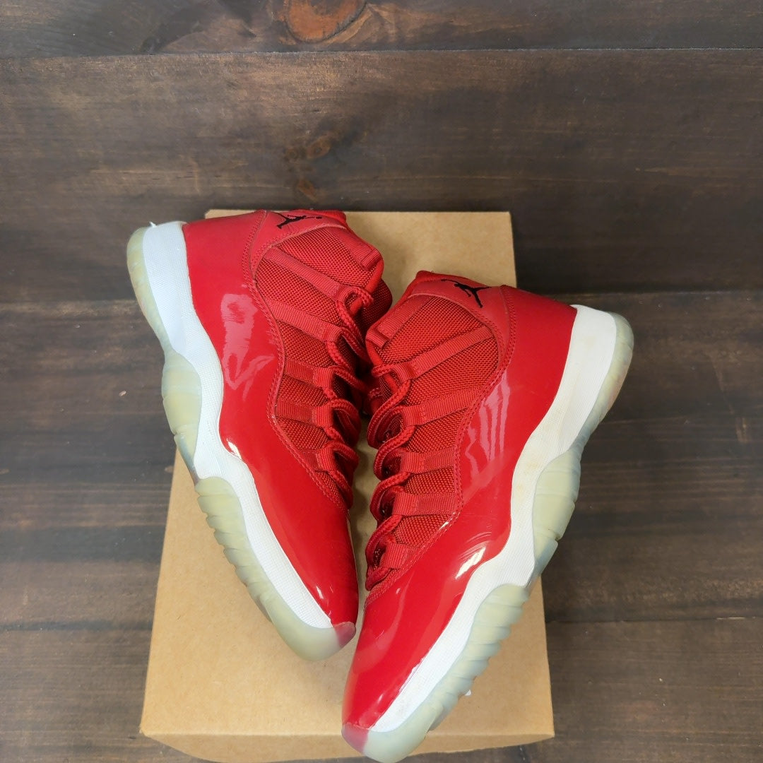 Jordan 11 Retro Win Like 96 Size 8 (Pre-Owned) - Image 2