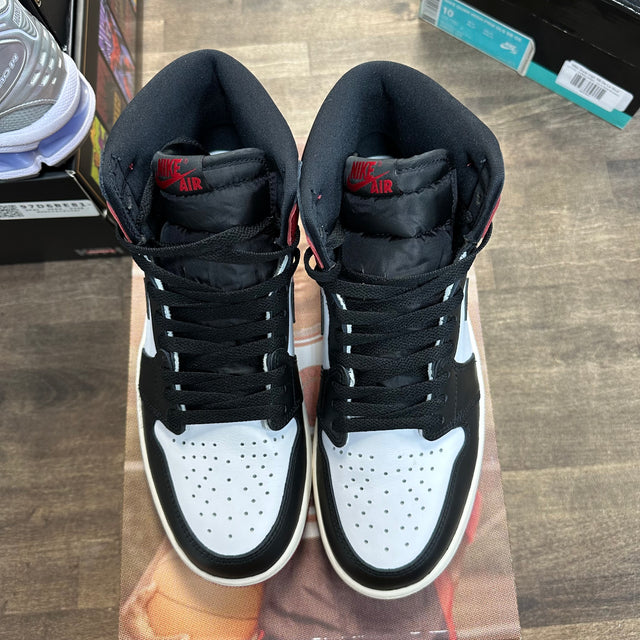 Black Toe Reimagined Jordan 1 High (Lightly Worn)