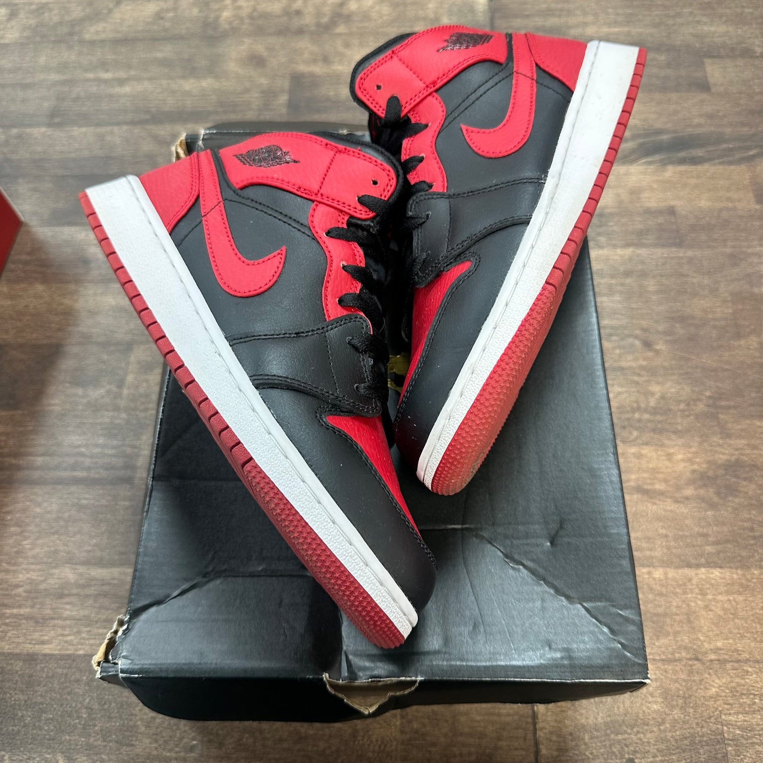 Banned Jordan 1 Mid (2020) (GS) (USED)