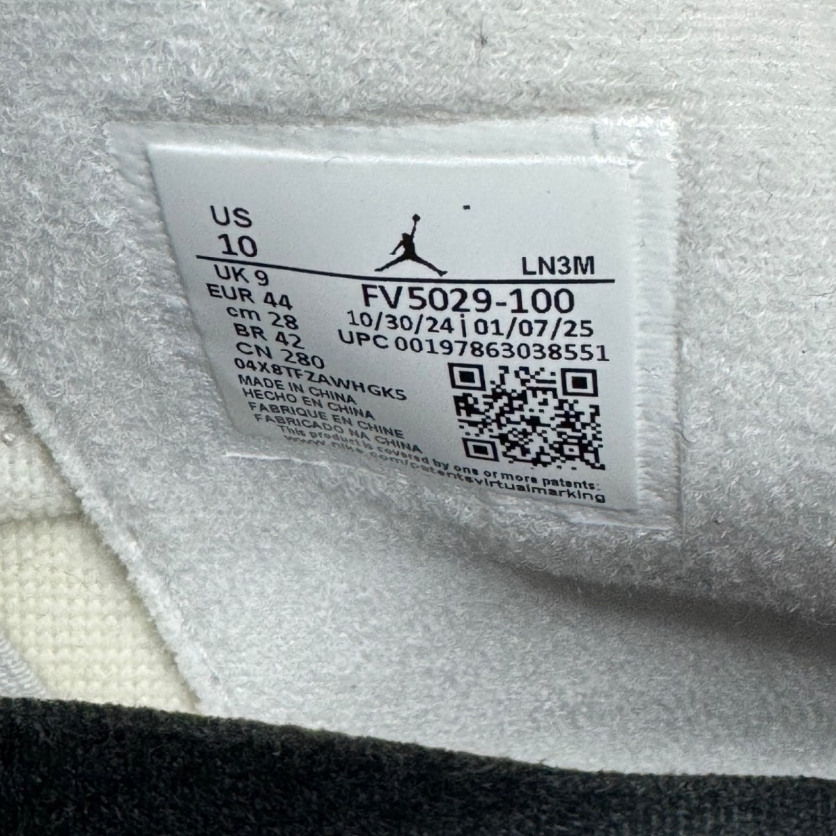 Jordan 4 Retro White Cement (2025) Size 10 (Pre-Owned) - aux