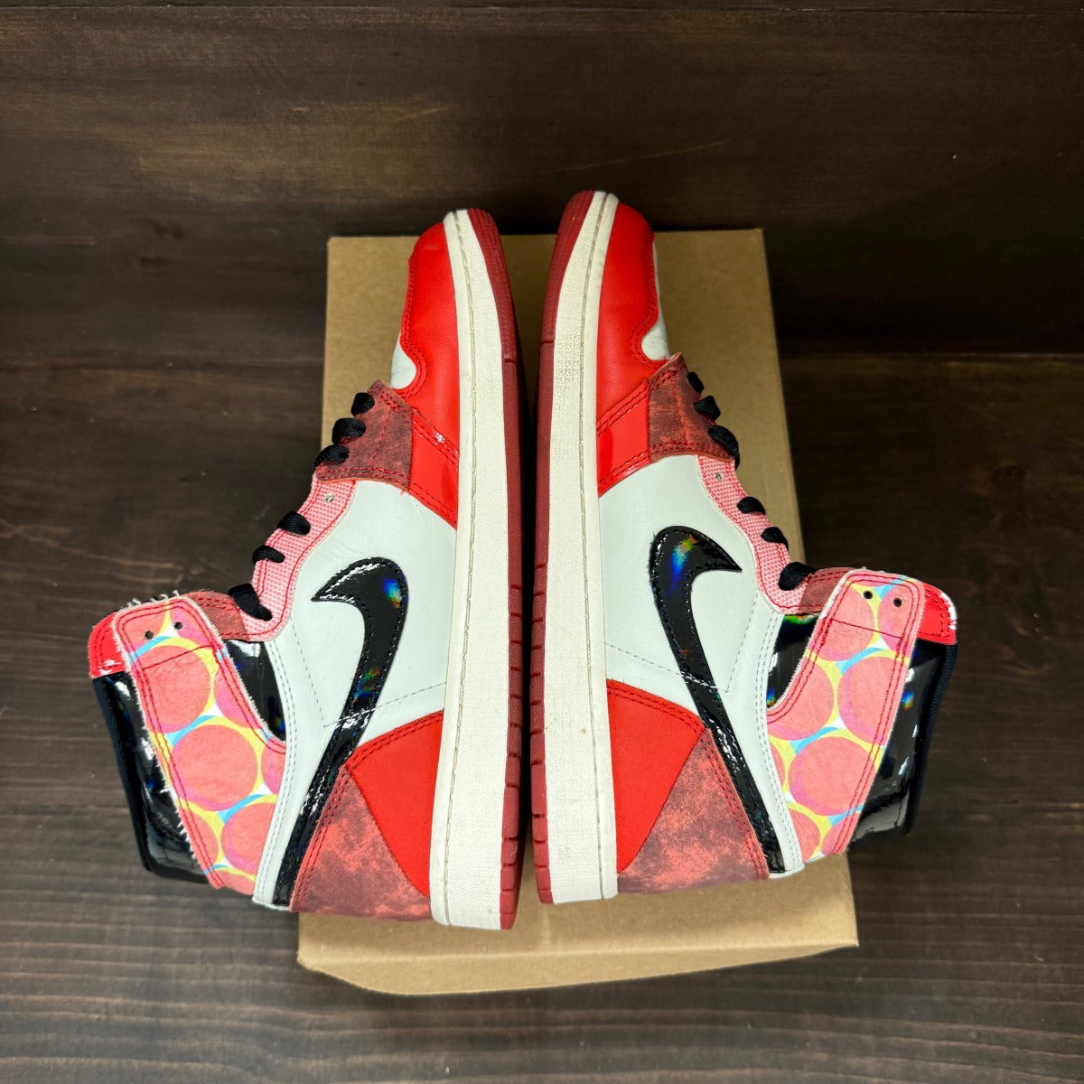 Jordan 1 Retro High OG Spider-Man Across the Spider-Verse Size 9 (Pre-Owned) - Image 5