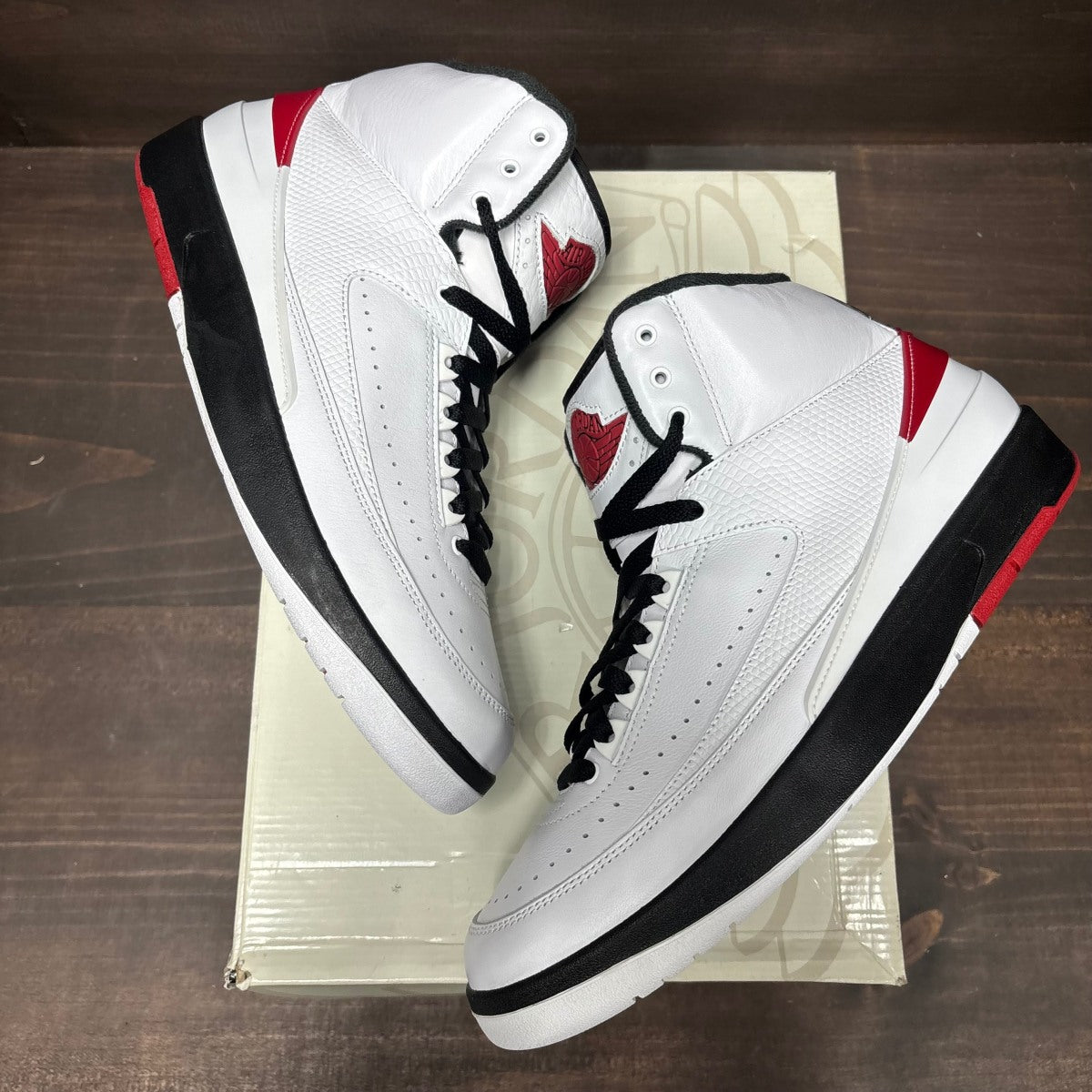 Jordan 2 Retro OG Chicago (2022) - Image 2