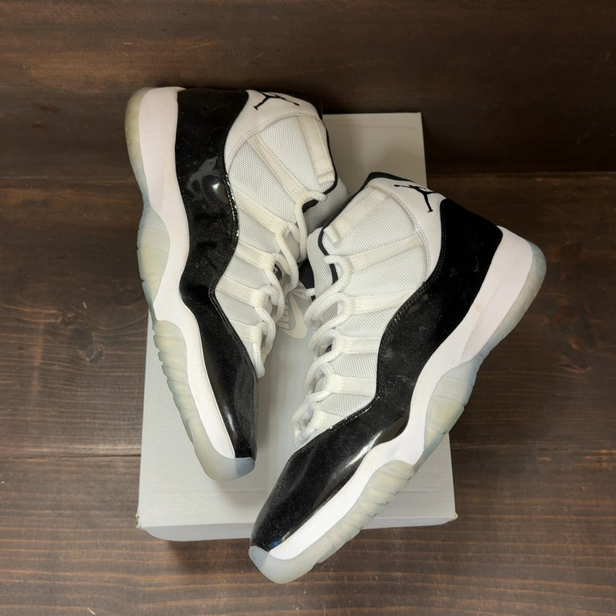 Jordan 11 Retro Concord (2018) Size 11 (Pre-Owned) - Image 2