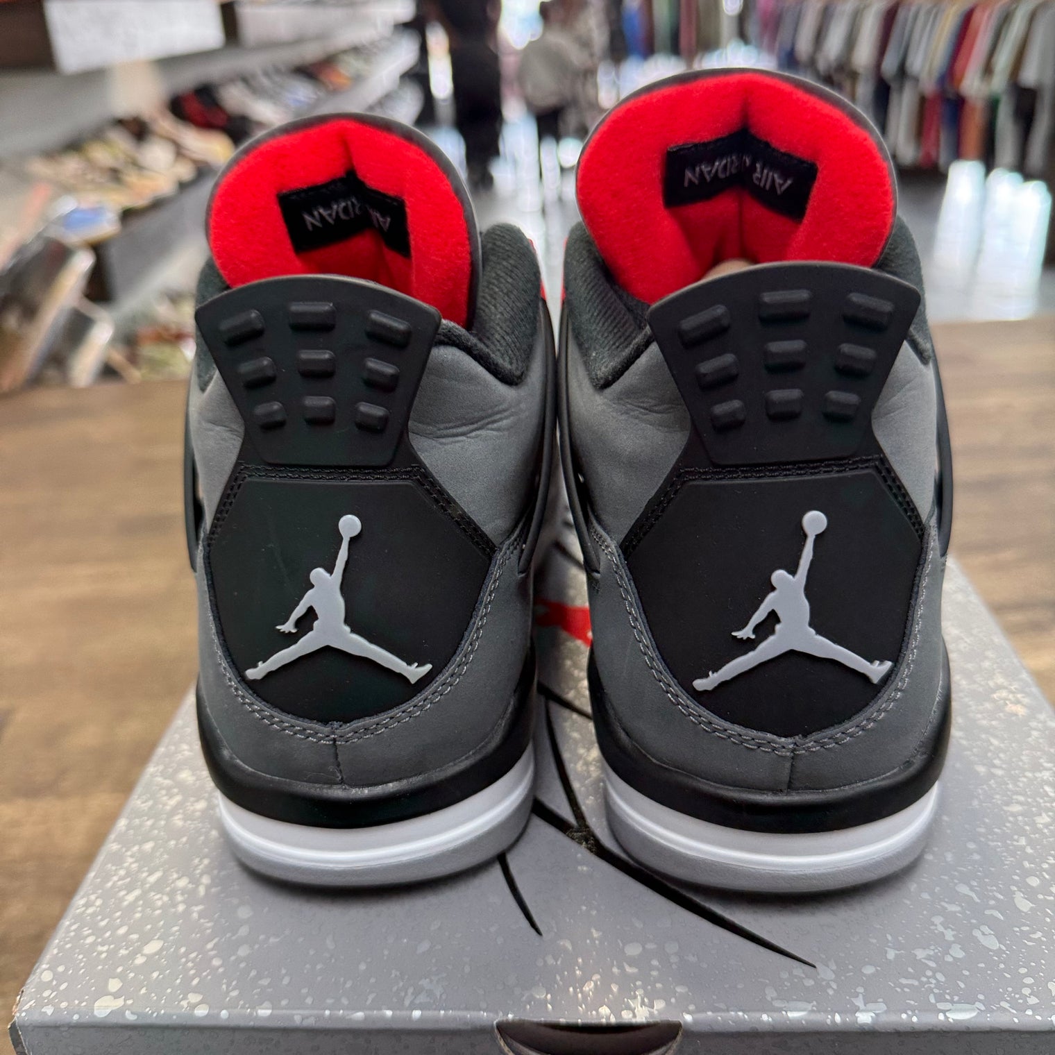 Infrared Jordan 4 Retro (USED)
