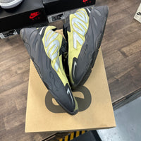 Honey Dew MNVN Yeezy 700 (USED)