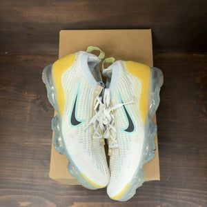 Nike Air VaporMax 2021 Flyknit GS 'Mismatched Swoosh - White' Size 7 (Pre-Owned) - Image 2