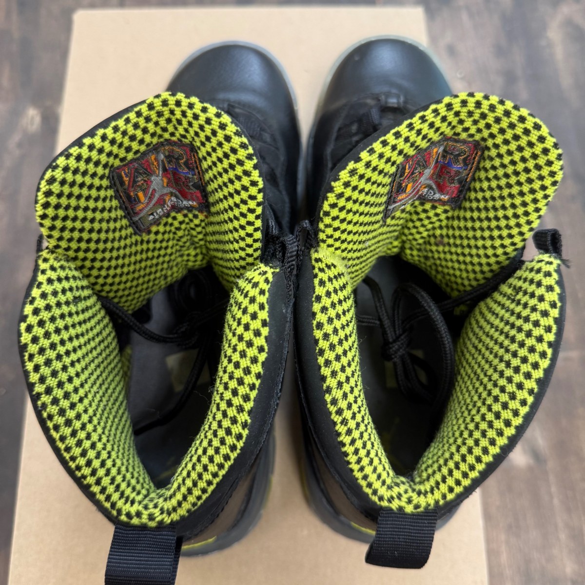 Jordan 10 Retro Venom Green Size 6Y (Pre-Owned) - Image 4