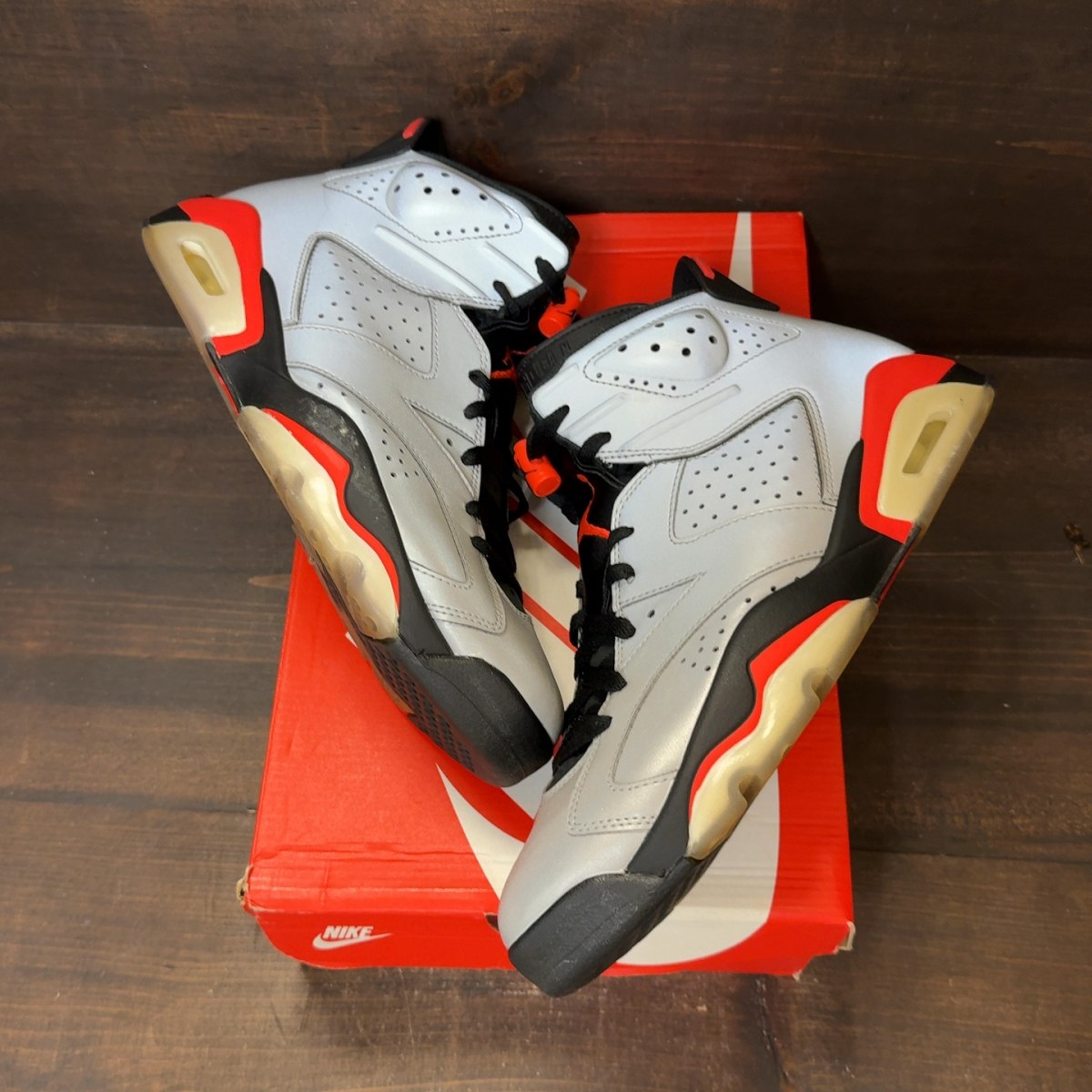 Jordan 6 Retro Reflections of a Champion Size 10 (Pre-Owned) - Image 2