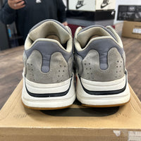 Magnet Yeezy 700 (USED)