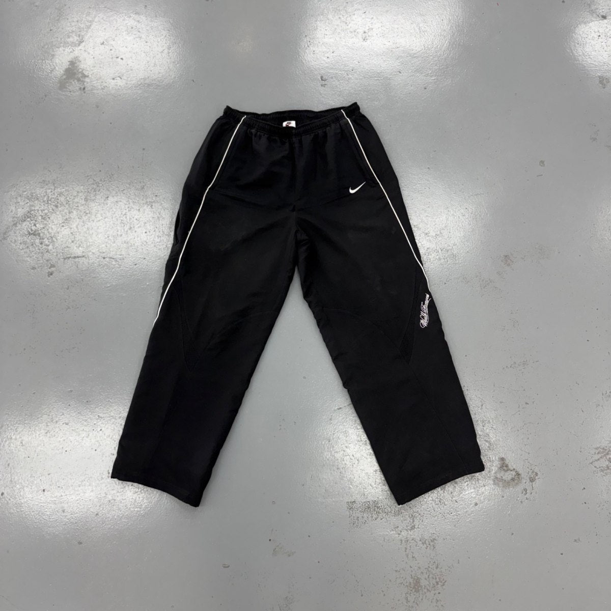 Supreme Nike Track Pant (SS25) Black Size M (Pre-Owned) - Image 1