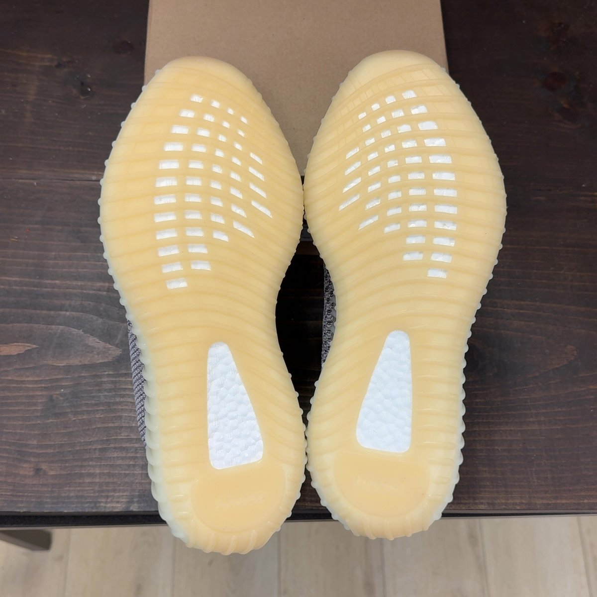 adidas Yeezy Boost 350 V2 Ash Pearl Size 11.5 - aux