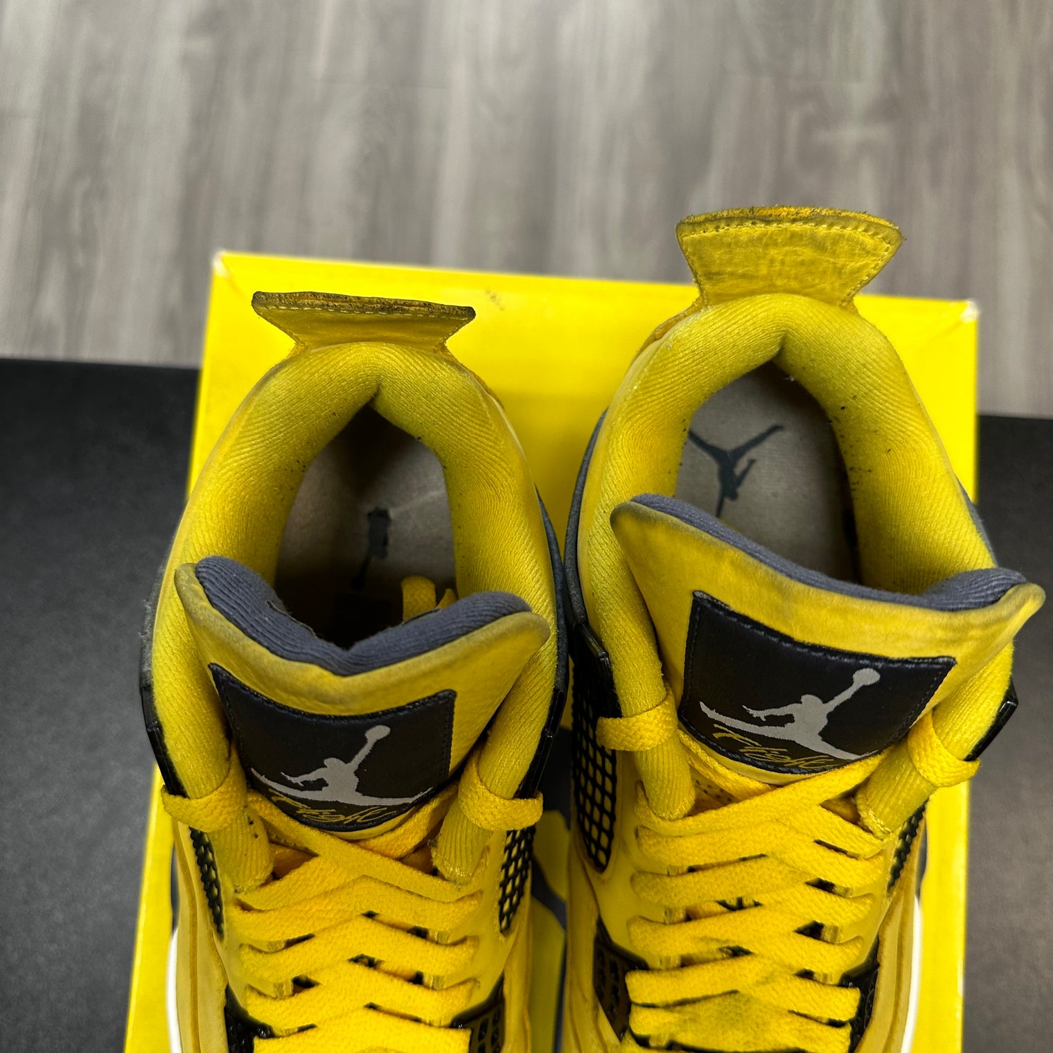 Lightning Jordan 4 Retro (USED)