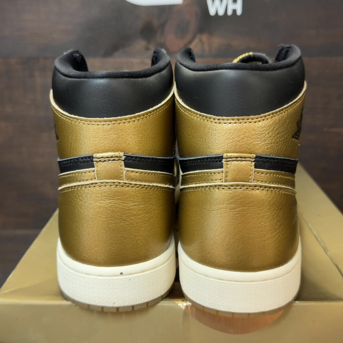 Jordan 1 Retro High OG Black Metallic Gold - Image 4
