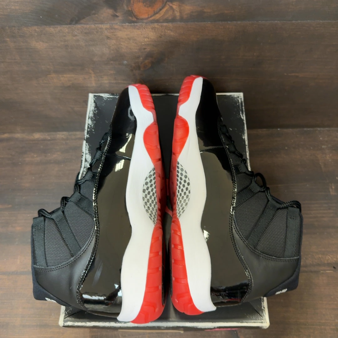 Jordan 11 Retro Playoffs Bred (2019) Size 11 (Pre-Owned) - Image 6