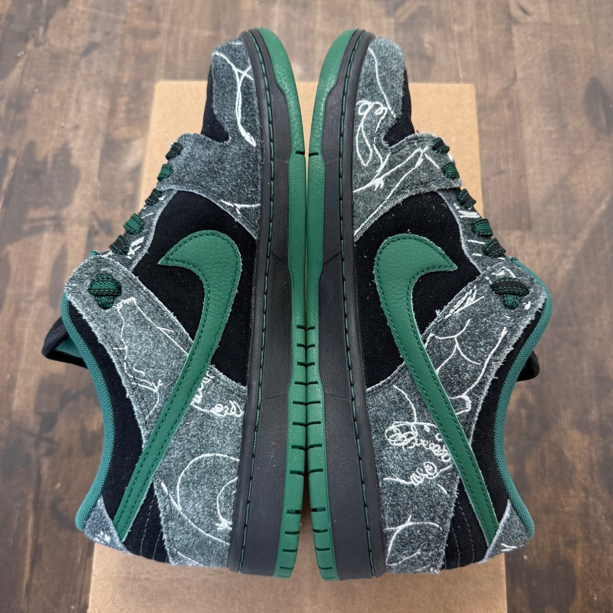 Nike SB Dunk Low There Skateboards Size 9.5 (Pre-Owned) - Image 3