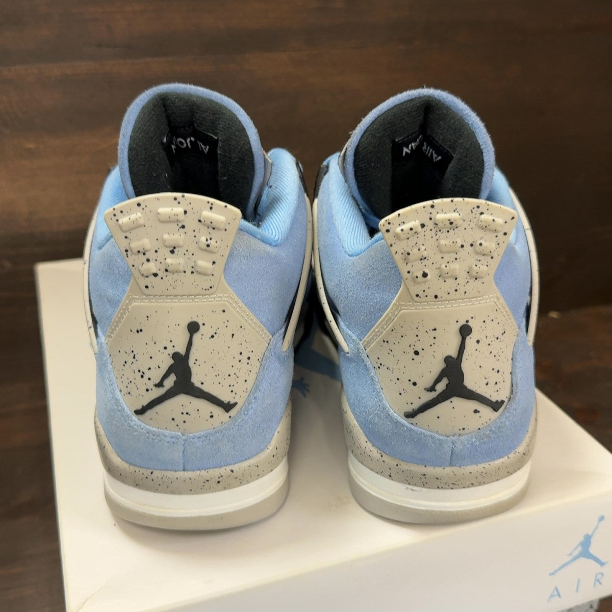 Jordan 4 Retro University Blue Size 9 (Pre-Owned)