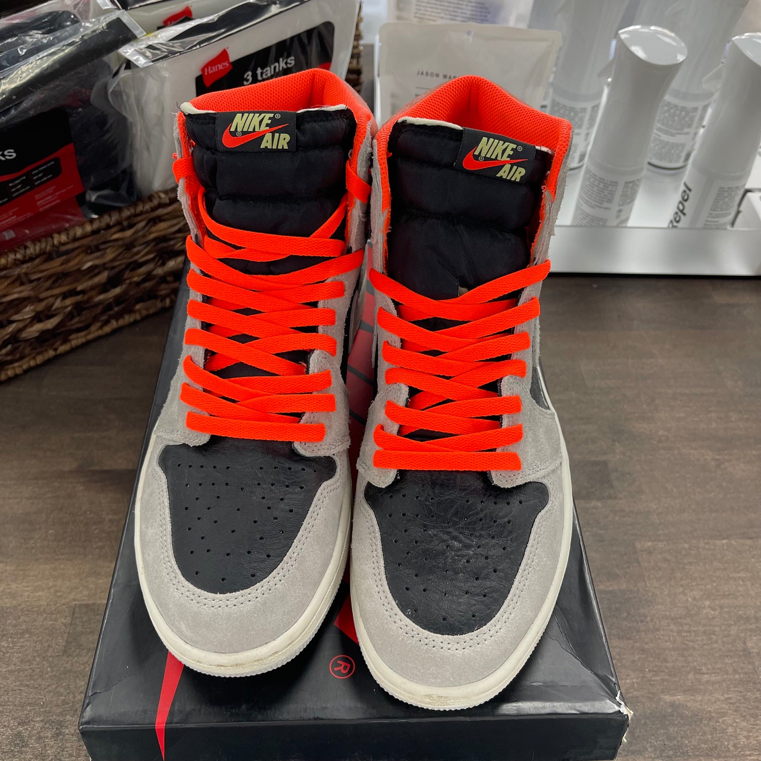 Neutral Grey Hyper Crimson Jordan 1 High (USED)