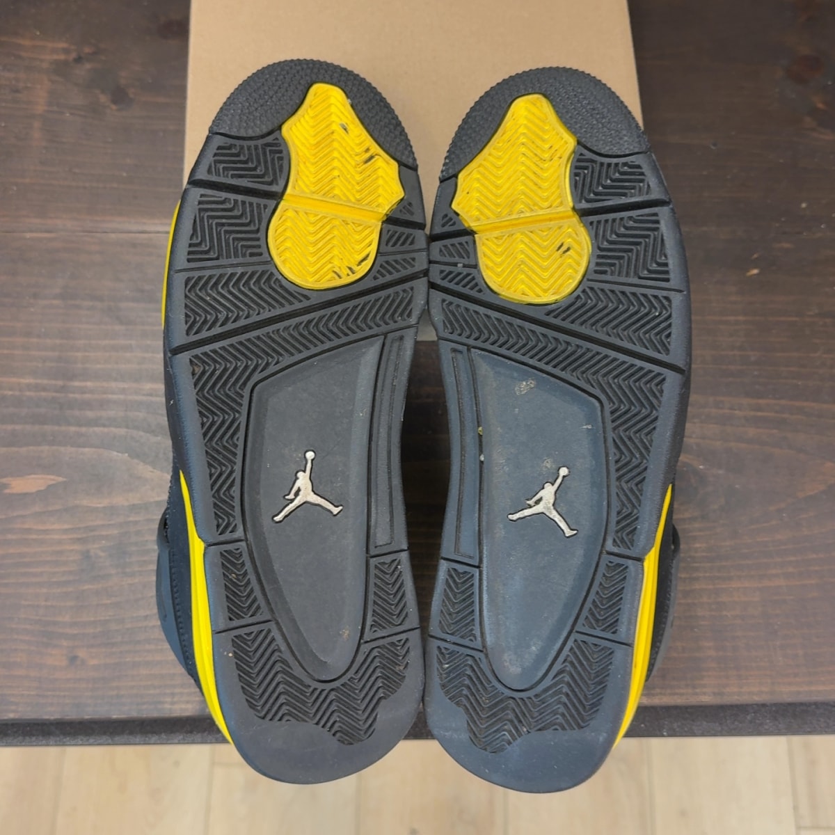Jordan 4 Retro Thunder (2023) Size 11 (Pre-Owned) - Image 8