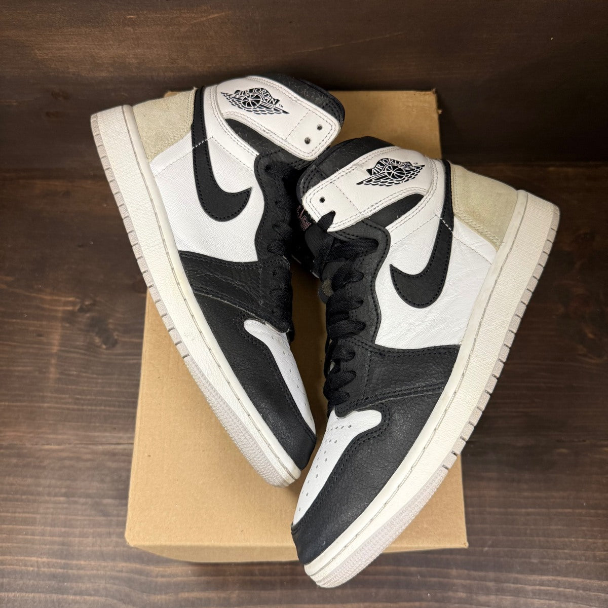 Jordan 1 Retro High OG Bleached Coral Size 9 (Pre-Owned) - Image 2