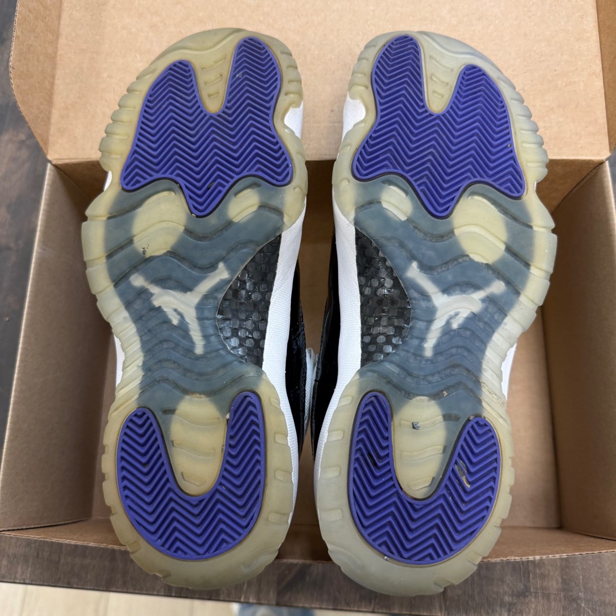 Jordan 11 Retro Low Concord Size 9.5 (Pre-Owned) - Image 6