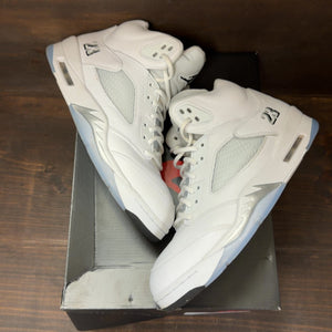 Jordan 5 Retro White Metallic (2026) - Image 2