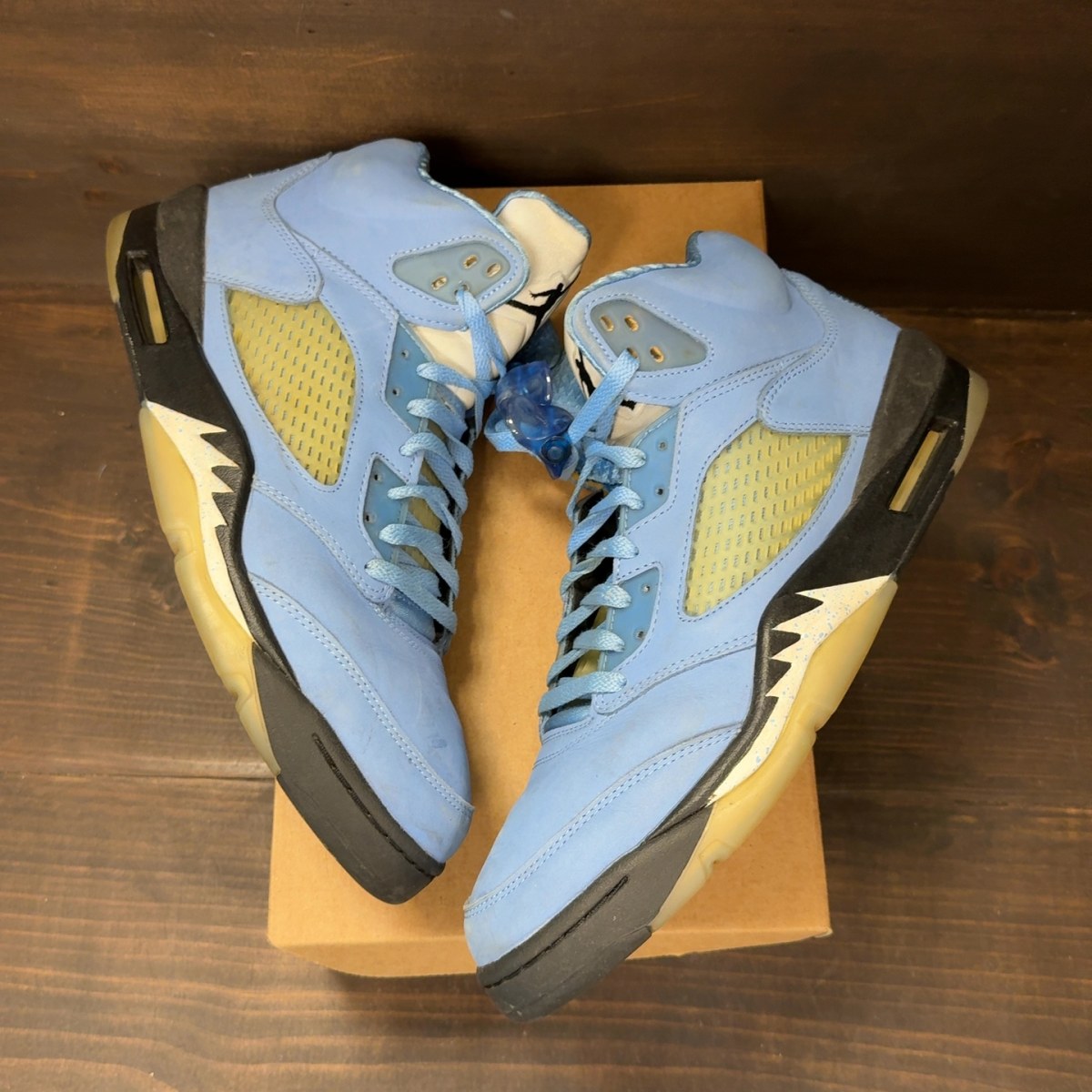Jordan 5 Retro UNC University Blue Size 12.5 (Pre-Owned) - Image 2