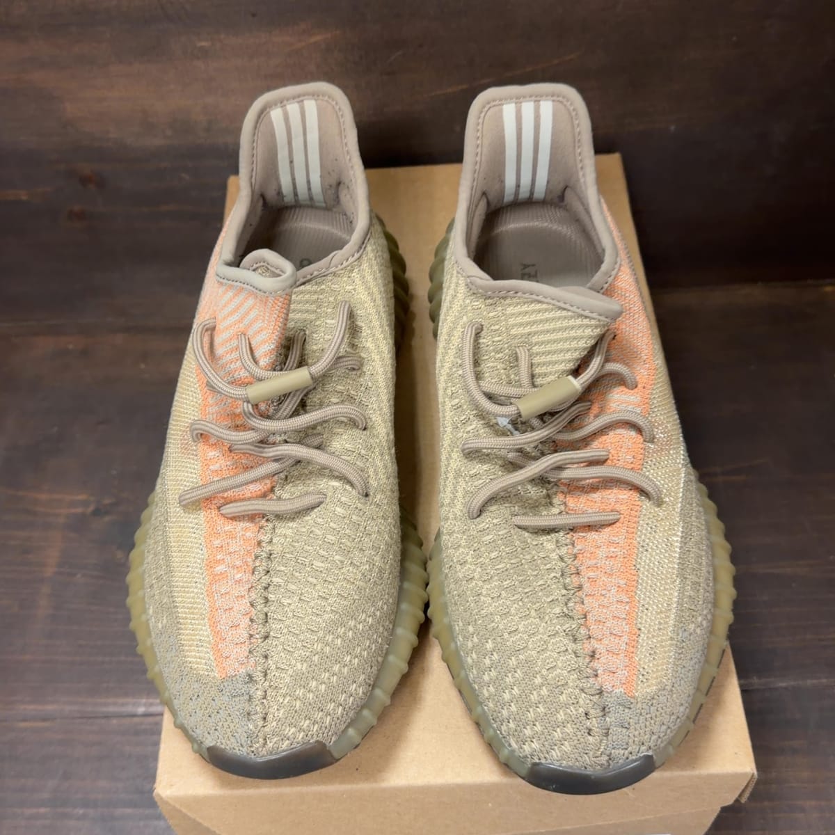 adidas Yeezy Boost 350 V2 Sand Taupe Size 9 (Pre-Owned) - tag