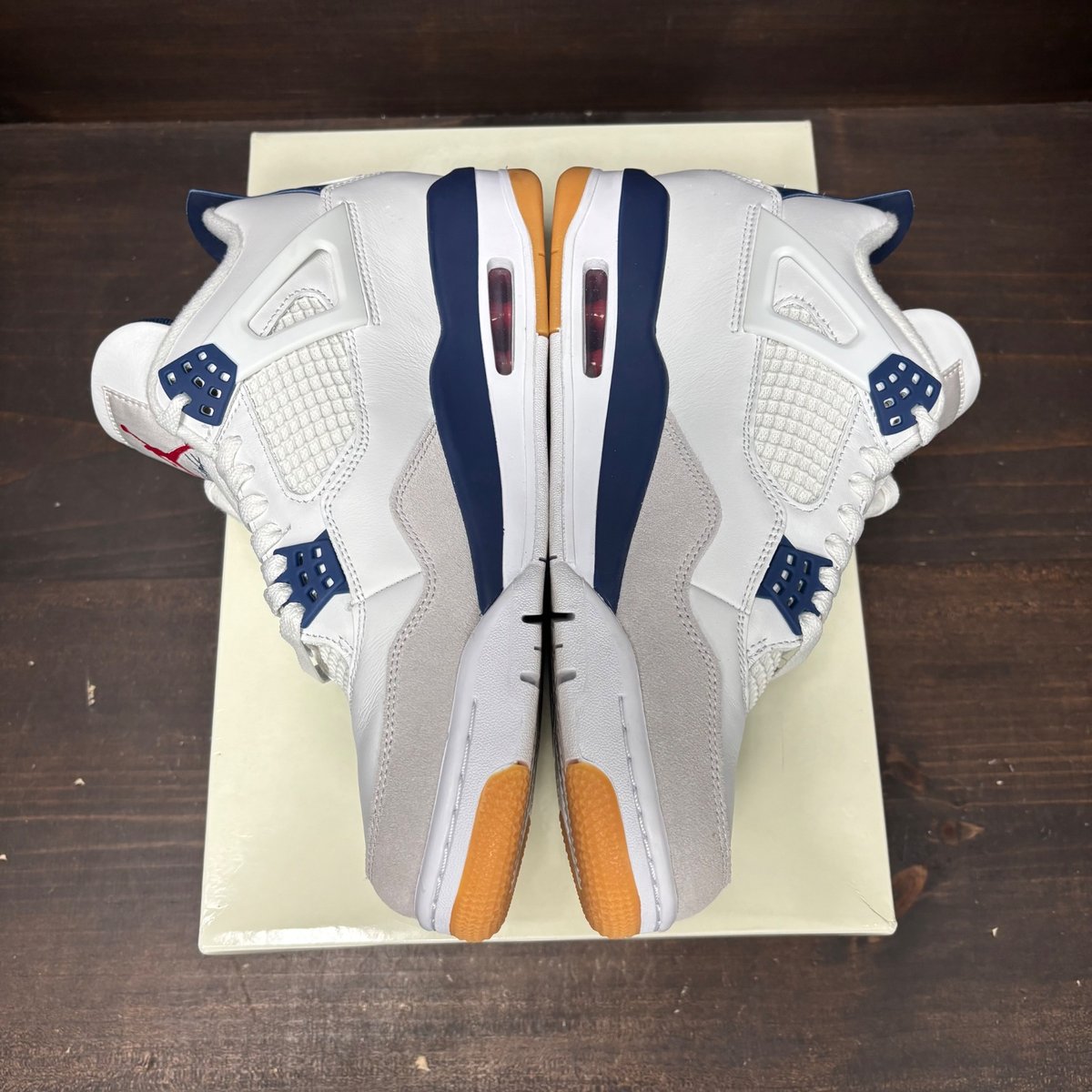 Jordan 4 Retro SB Navy Size 9.5 (Pre-Owned) - tag