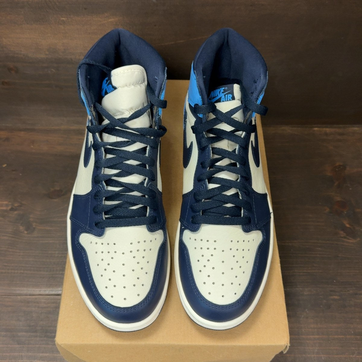 Jordan 1 Retro High Obsidian Size 9.5 (Pre-Owned) - Image 3