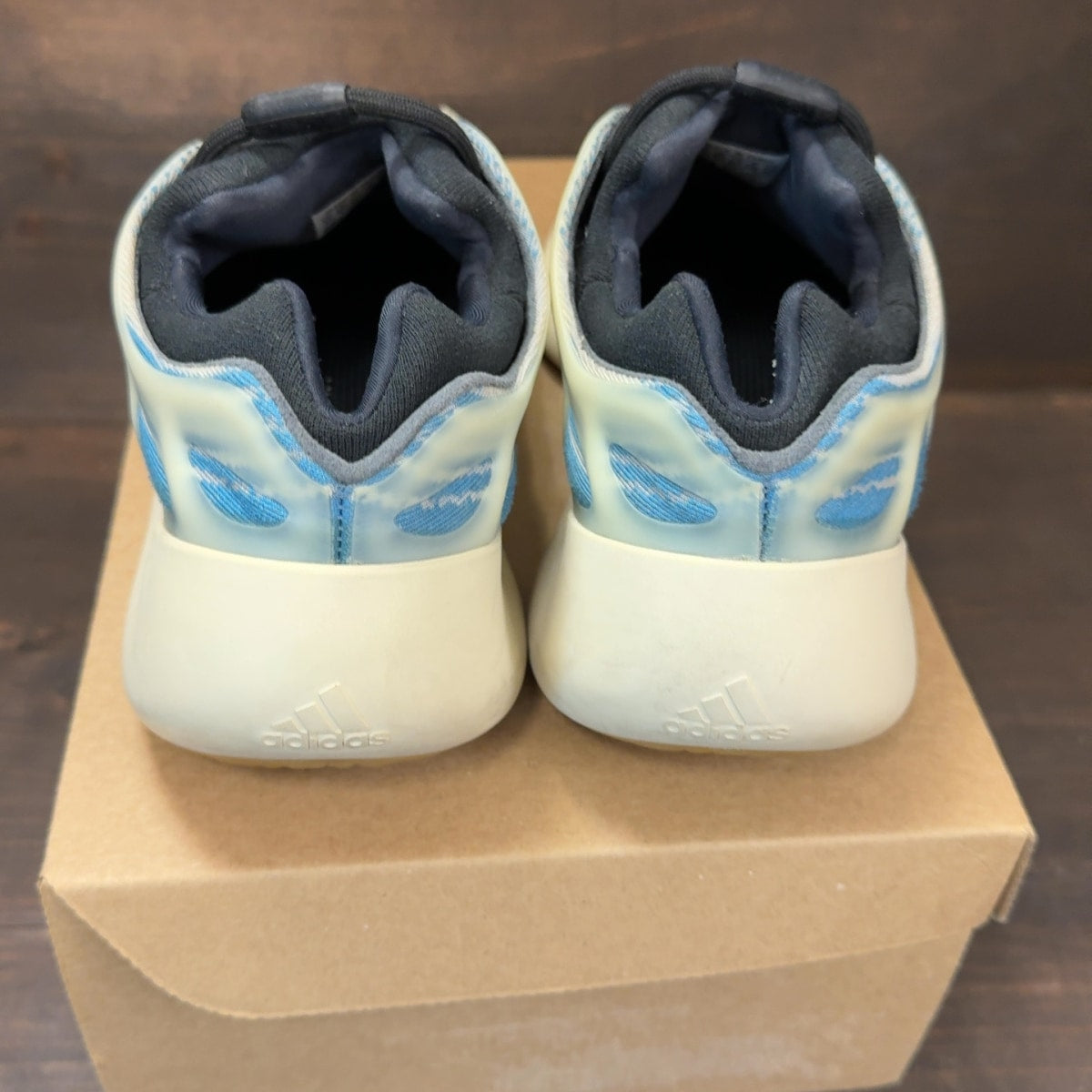 adidas Yeezy 700 V3 Kyanite Size 11 (Pre-Owned) - Image 5