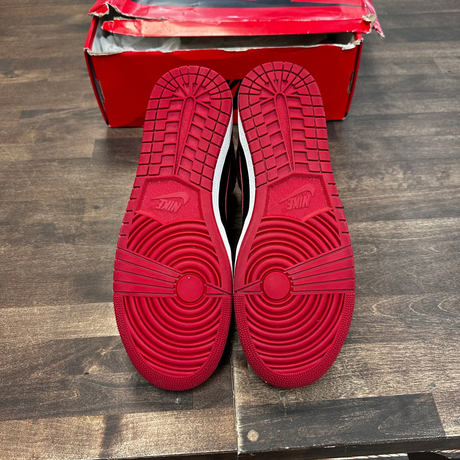 Varsity Red Jordan 1 High 85 (USED)