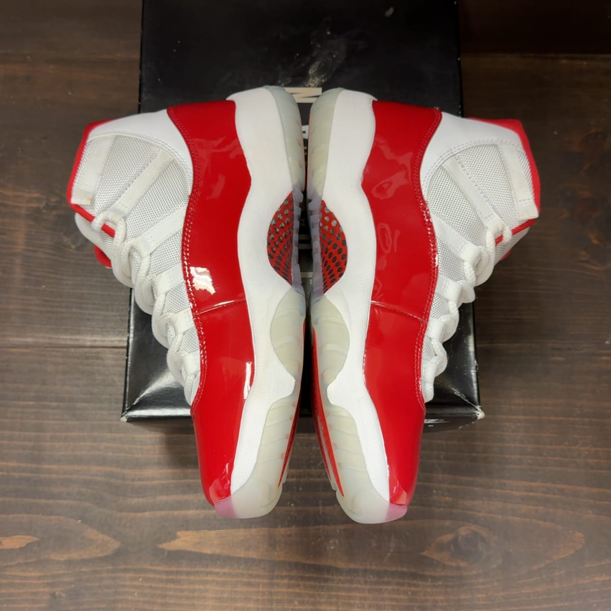 Jordan 11 Retro Cherry (2022) Size 8.5 (Pre-Owned) - aux