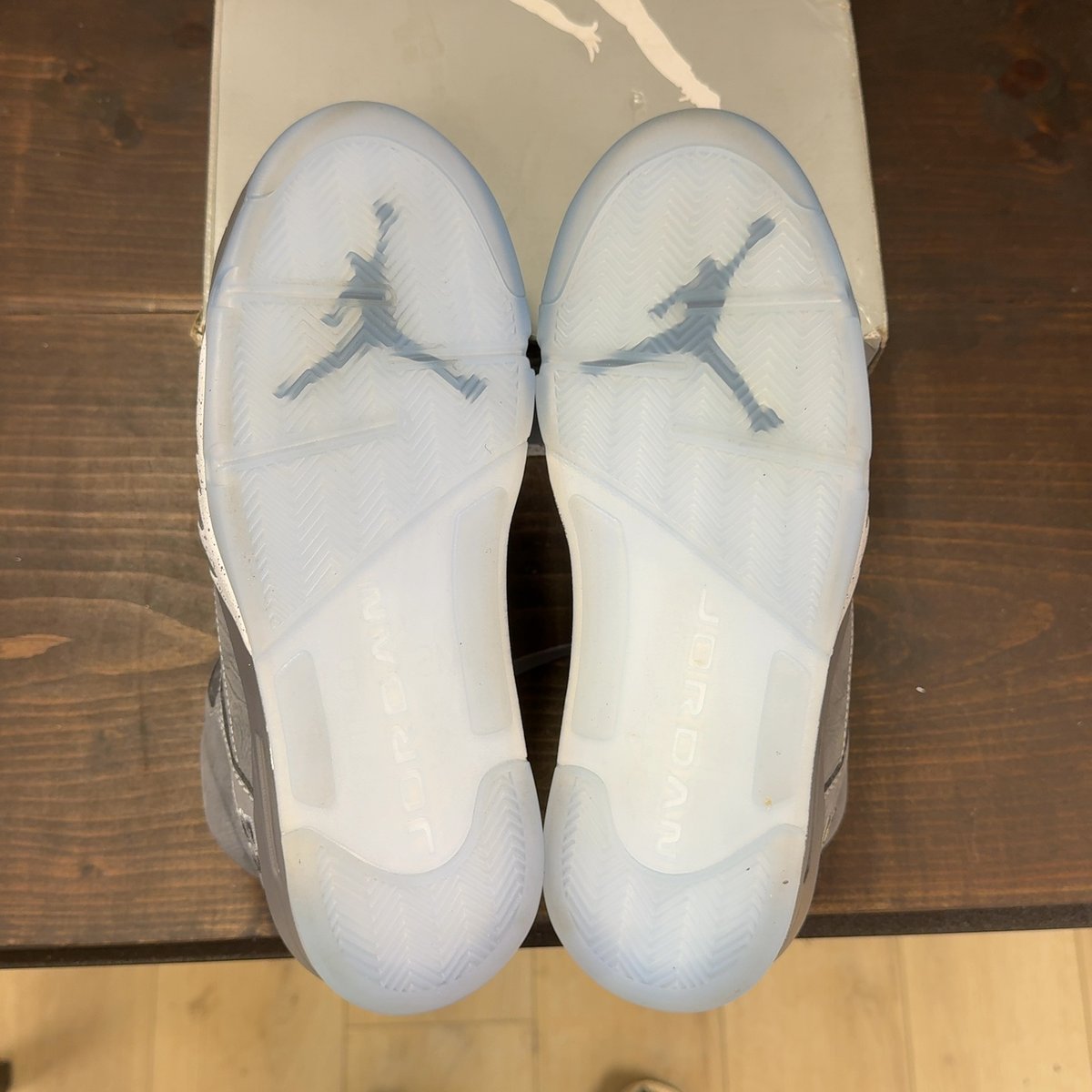 Jordan 5 Retro Wolf Grey (2026) Size 10 (Pre-Owned) - aux