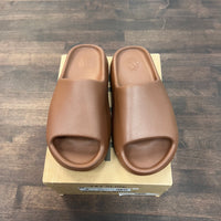 Flax Yeezy Slide (Lightly worn)