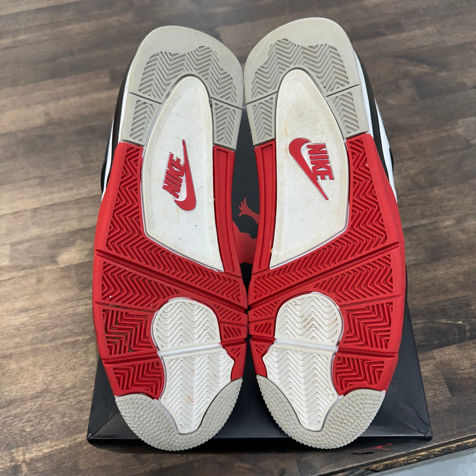 Fire Red Jordan 4 (USED)