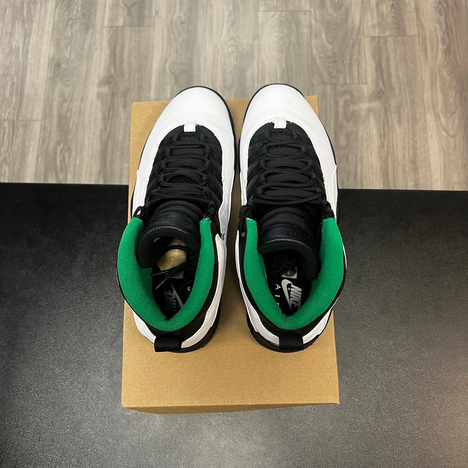 Jordan 10 Retro Seattle (USED, no box)