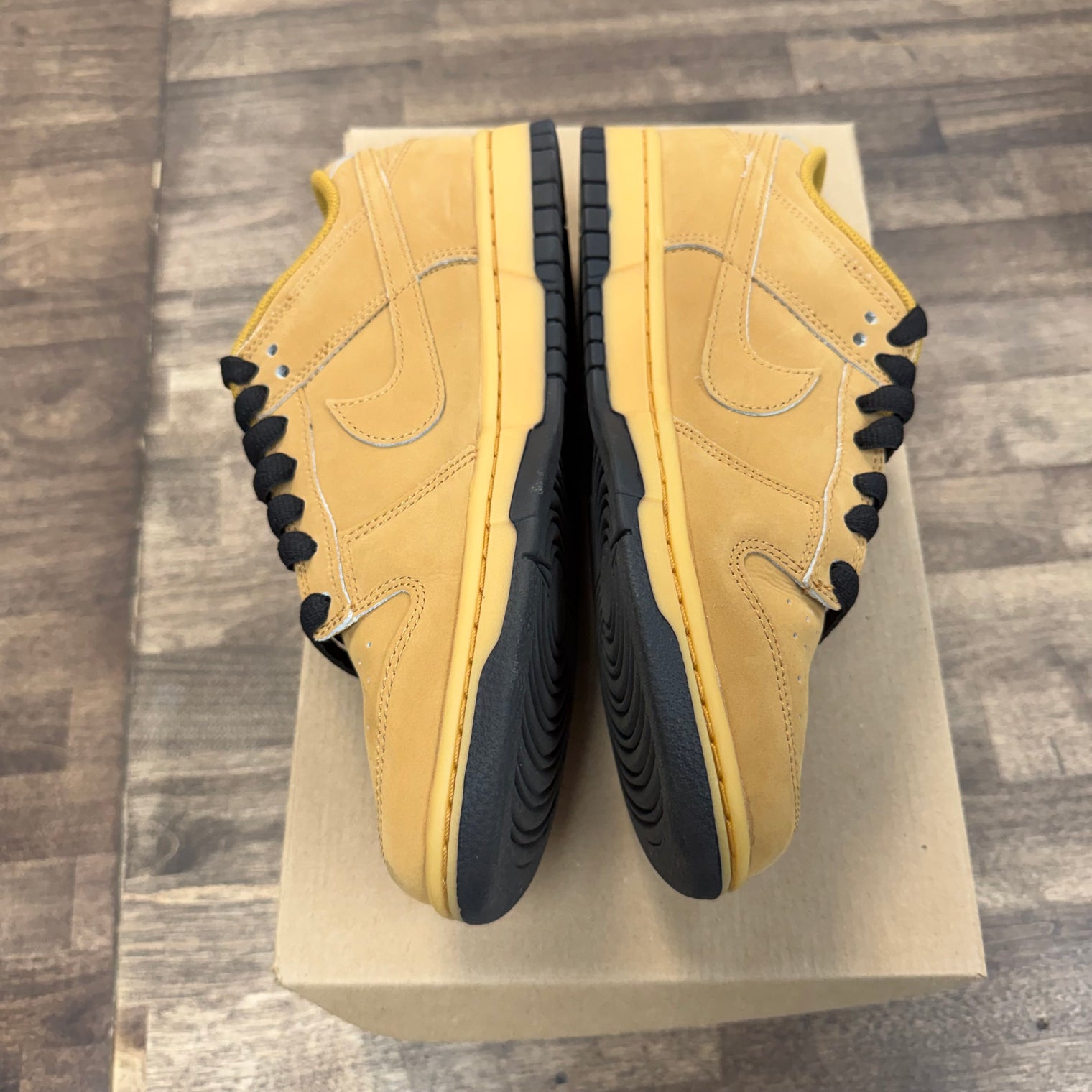 Nike Dunk Low Retro SE Wheat Gum (US 8) (USED,No Box)