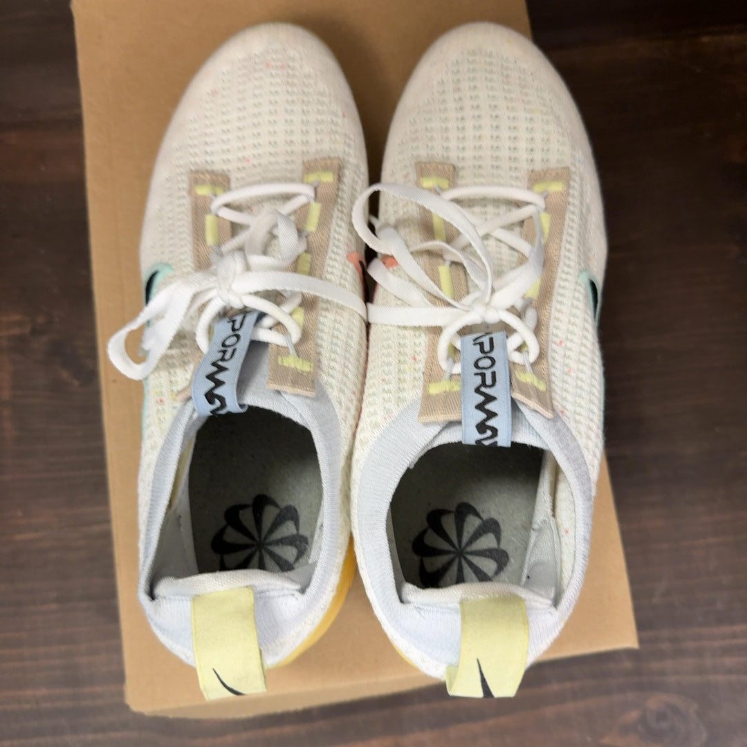 Nike Air VaporMax 2021 Flyknit GS 'Mismatched Swoosh - White' Size 7 (Pre-Owned) - Image 5