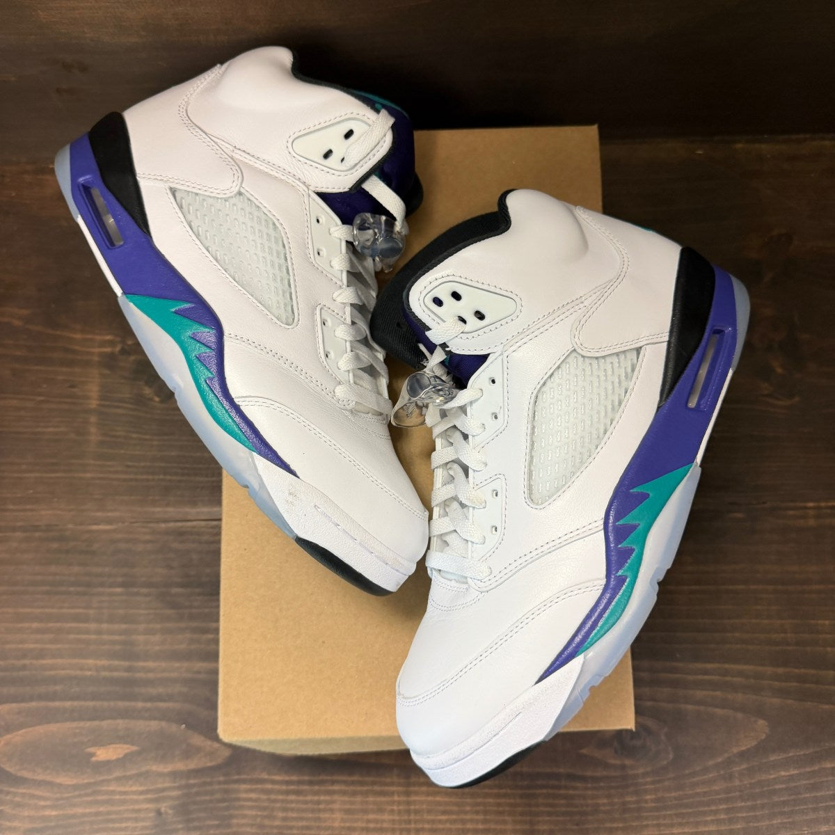 Jordan 5 Retro Grape (2025) Size 10 (Pre-Owned) - Image 2