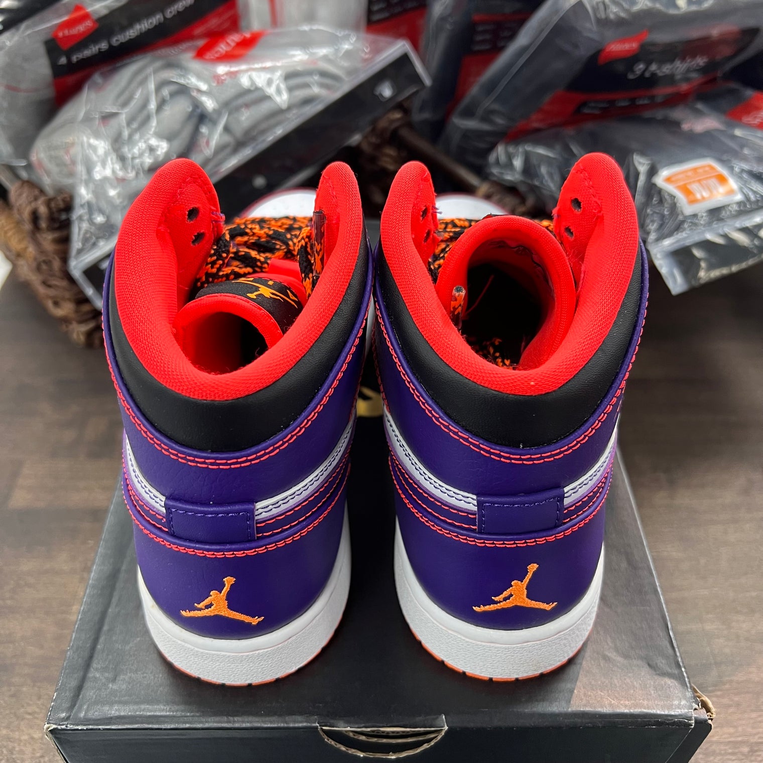 Taz Jordan 1 Mid (GS) (USED)