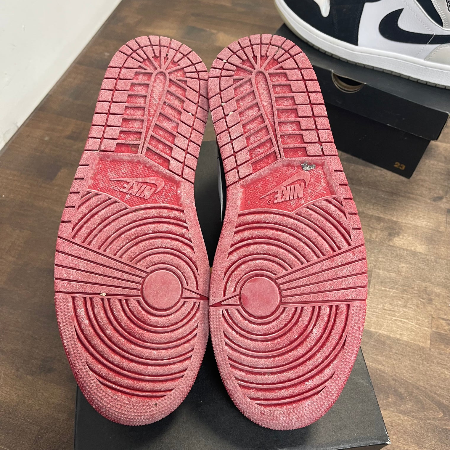 Alternate Bred Toe Jordan 1 Low (USED)