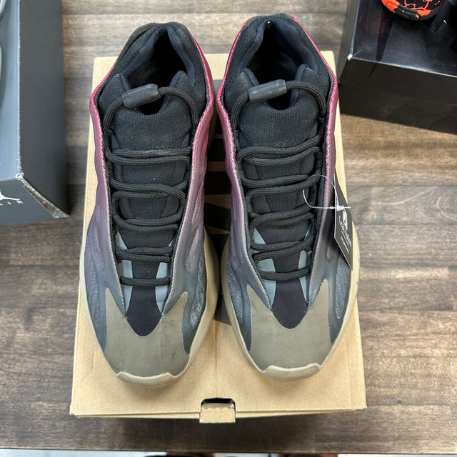 Fade Carbon Yeezy 700 V3 (USED)