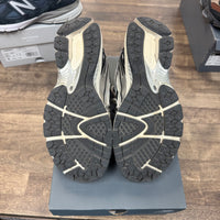 Silver Black New Balance 1906R (USED)