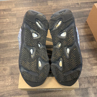 Geode Yeezy 700 MNVN (USED)