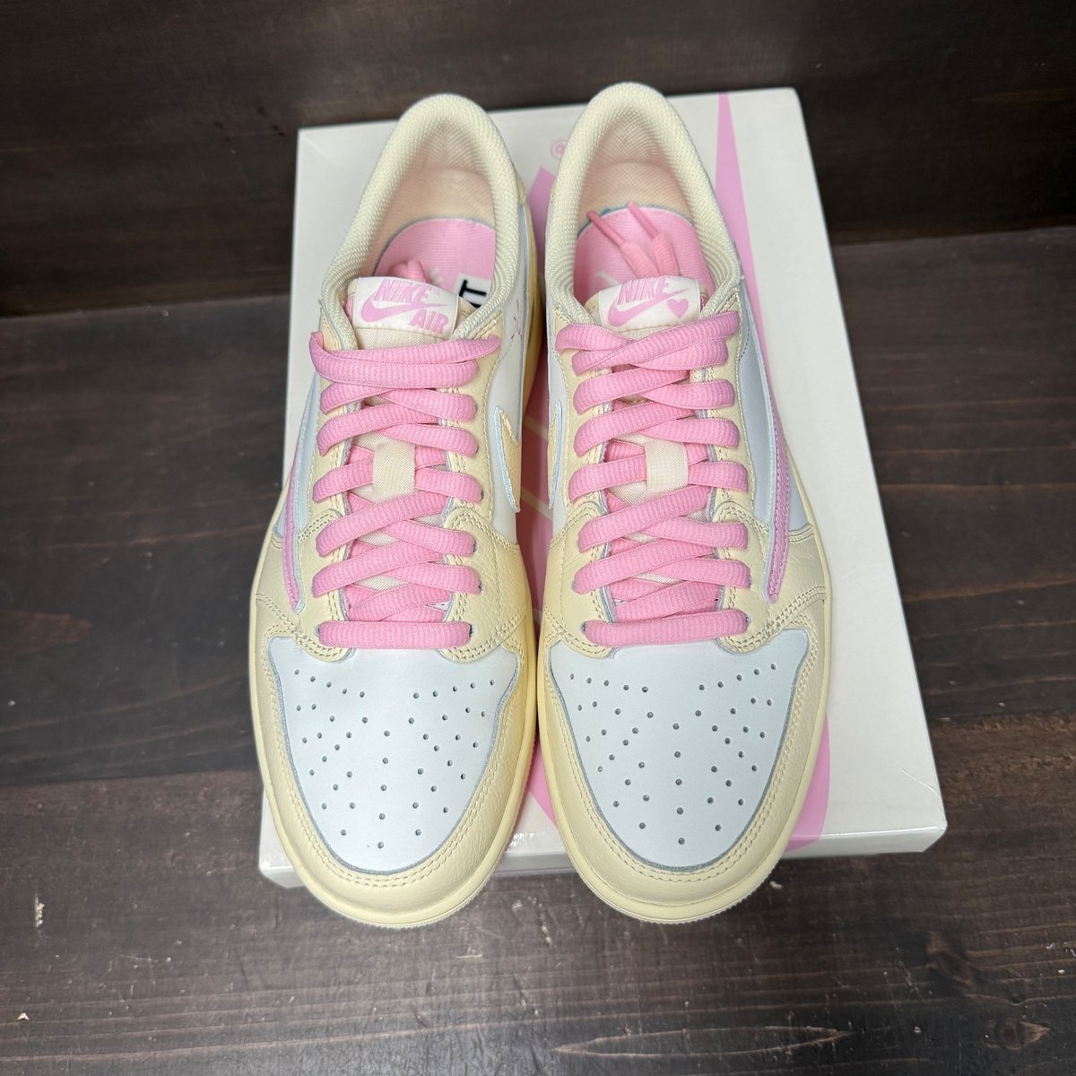 Jordan 1 Retro Low OG SP Travis Scott Shy Pink Size 9.5 (Pre-Owned) - back